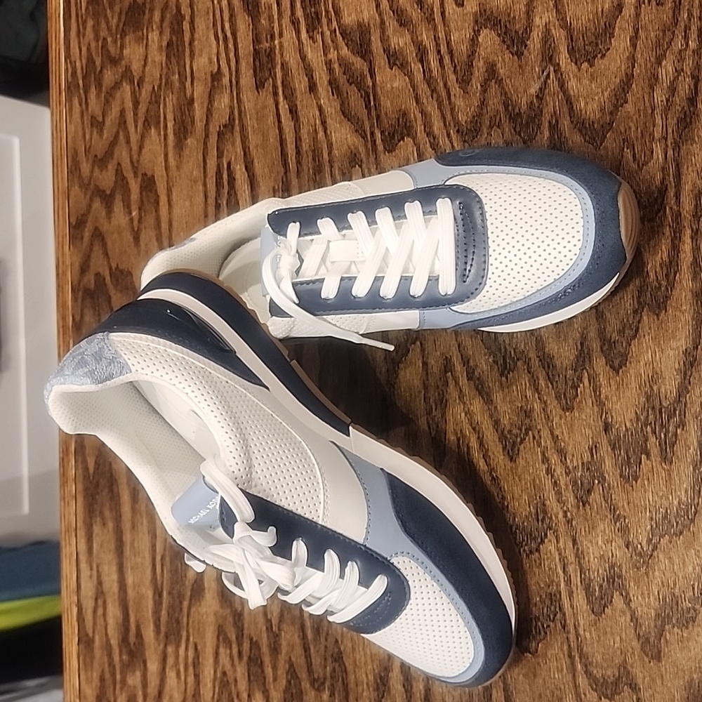 Kors  Andi Sneakers Navy white Suede New size 8